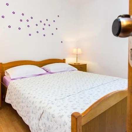 アパート Old Town View - One Bedroom With Balcony And Sea View - A 2 2 Romantic ドゥブロブニク